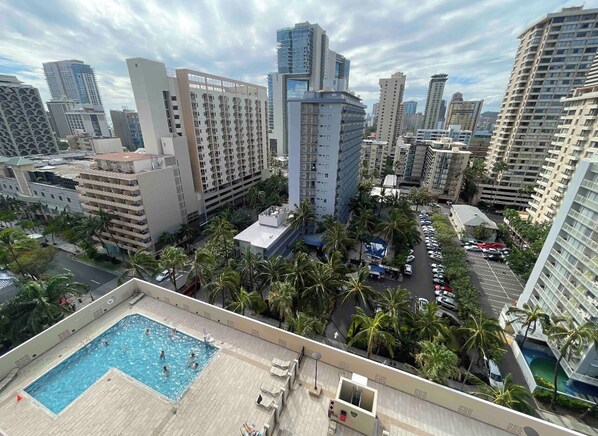 Pool - Heart of Waikiki w/ Kitchen - Free Parking - City View (Honolulu)