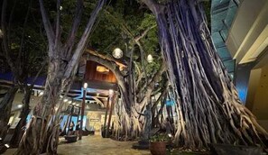 Exterior - Heart of Waikiki w/ Kitchen - Free Parking - Mountain View (Honolulu)