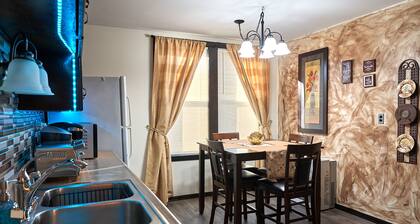 Cozy Downtown Nashua Retreat: The Komfi 1 Bed/1 Bath!