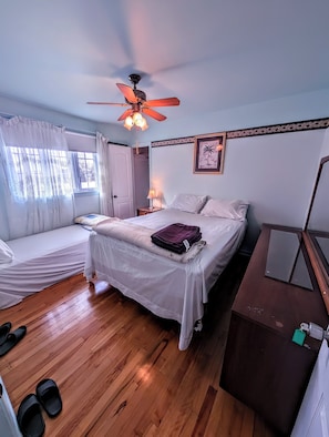 1 bedroom, in-room safe, iron/ironing board, free WiFi