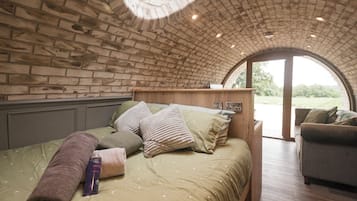 1 bedroom, travel crib, WiFi, bed sheets