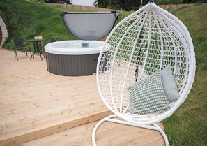 Banyera d'hidromassatge a l'aire lliure