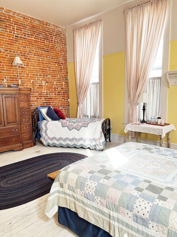 Historic Rooms Near Riverfront In Downtown, Louisiana, Mo - Louisiana, MO