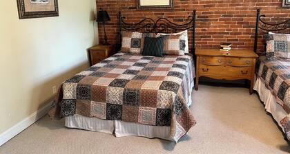 Historic rooms near riverfront in downtown, Louisiana, MO
