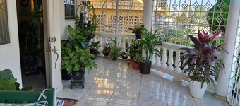 Perfect group stay in the heart of Montego Bay. 10 mins from beach