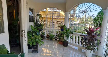 Perfect group stay in the heart of Montego Bay. 10 mins from beach