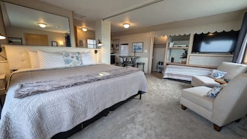Iron/ironing board, WiFi, bed sheets