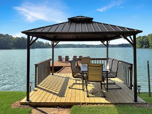 Outdoor dining - Arrow Point Lodge (Jackson)