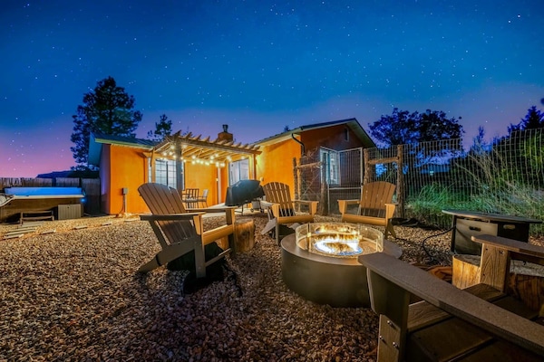 Enjoy the summer nights of Southern Utah like never before. The backyard is small but mighty and provides the perfect space to enjoy magnificent sunsets. Gather 'round the fire, or stargaze from your own private hot tub.