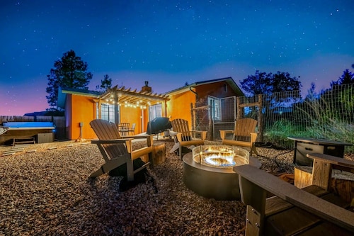 Near Zion & Bryce, Hot Tub, Grill, Mountain Views