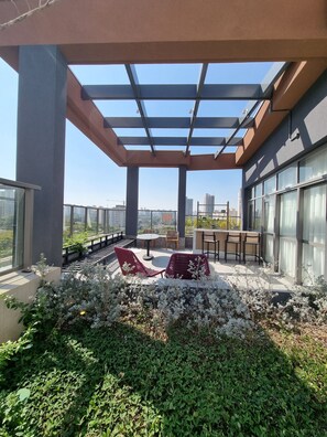 Outdoor dining - Studio Decorado / Brooklin SP (Campo Belo São Paulo)