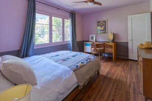 4 bedrooms, desk, iron/ironing board, WiFi