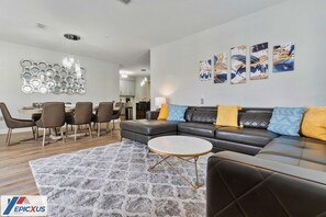 TV - The Epic 18 Vista Cay Resort Orlando Florida (Orlando)