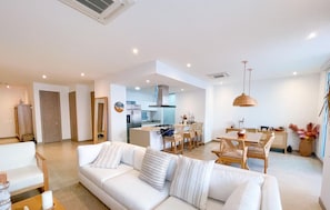 Apartment, Terrace, Ocean View | Living area | 50-inch LED TV with digital channels, streaming services - Apartamento de 3 habitaciones en Playa Dormida Santa Marta (Santa Marta)