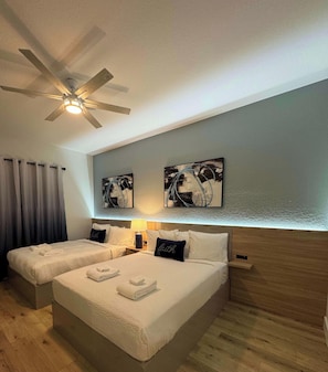 4 habitaciones, tabla de planchar con plancha, cuna de viaje y wifi