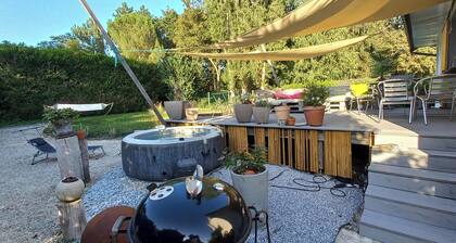 Cozy house near Paris. haven of peace, mature garden, terrace lounge, spa