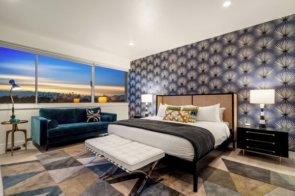 2 Schlafzimmer, Schreibtisch, Bügeleisen/Bügelbrett, Reisekinderbett