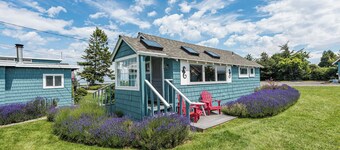 Twin View Cottage - King, Futon, jetted tub