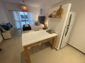 Apartment, 1 Bedroom, Accessible, Smoking | Dining