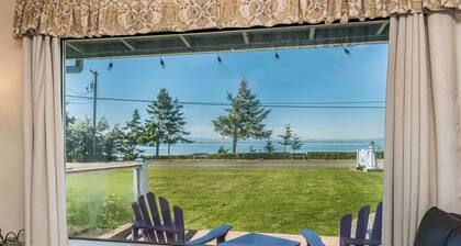 Fireplace Room - Water view, Jetted tub, King, Kitchen