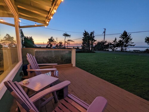 Fireplace Room - Water view, Jetted tub, King, Kitchen 