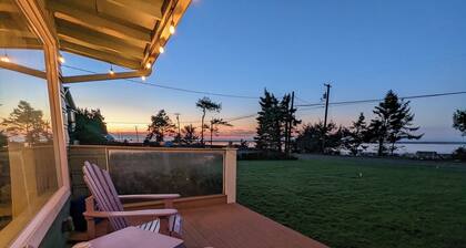 Fireplace Room - Water view, Jetted tub, King, Kitchen