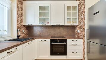 Dishwasher, cookware/dishes/utensils