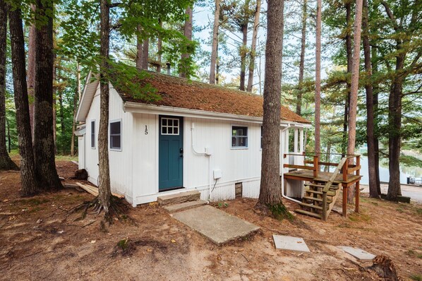 Exterior - Arbutus Lakeview Retreat | Fishing | Near TC! (Traverse City)