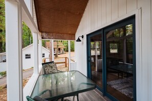 Outdoor dining - Arbutus Lakeview Retreat | Fishing | Near TC! (Traverse City)