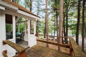 Outdoor dining - Lakeview Cottage-Pontoon Rentals Available (Traverse City)