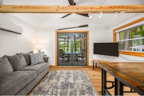 Smart TV - Lakeview Cottage-Pontoon Rentals Available (Traverse City)