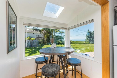 Lavender Suite - King, full kitchen, jetted tub