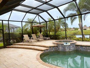 Pool - 8204 Beautiful pool home with gorgeous lake and golf view  (Bradenton)