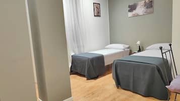 3 Schlafzimmer, Schreibtisch, Bügeleisen/Bügelbrett, kostenloses WLAN