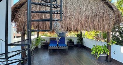 One bedroom. Outdoor Pool, outdoor grill, mezzanine floor. Kids welcome