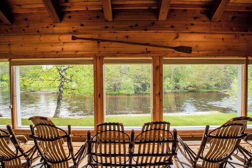 Grayling Gem Royal Stag Lodge