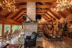 Interior detail - Grayling Gem Royal Stag Lodge (Grayling)