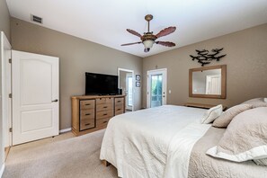 2 bedrooms, desk, iron/ironing board, free WiFi - Peaceful beachside rental (New Smyrna Beach)