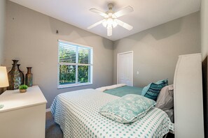 2 bedrooms, desk, iron/ironing board, free WiFi - Peaceful beachside rental (New Smyrna Beach)