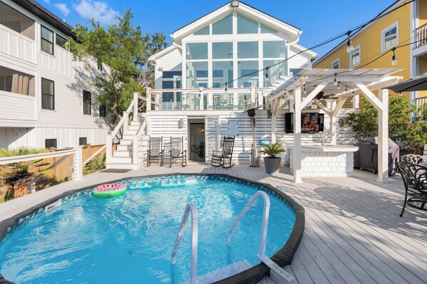 Outdoor pool, a heated pool