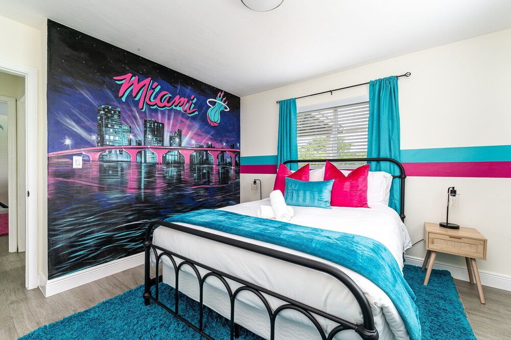 Sunset Villa, Miami Vice 3BD/2BA, 9 Mi to Beach Pembroke Pines Vrbo