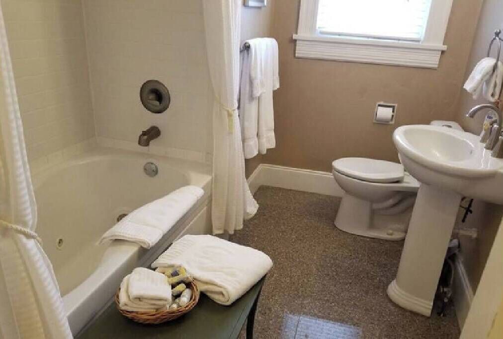 Bathtub, hair dryer
