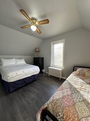 3 عدّة غرف نوم وواي فاي وملاءات أسرّة