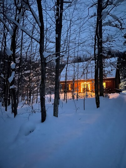 Cozy cabin, amazing location for snowmobiling, skiing, hiking, climbing.