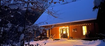 Cozy cabin, amazing location for snowmobiling, skiing, hiking, climbing.