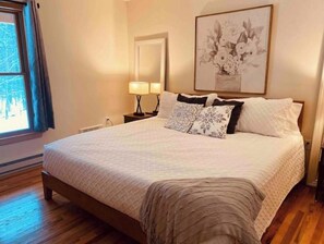 3 bedrooms, desk, iron/ironing board, free WiFi