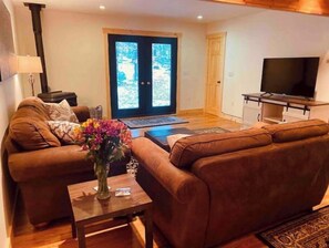 Smart TV, fireplace, DVD player