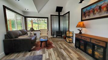 智能电视、电子游戏、DVD 播放器、桌上足球