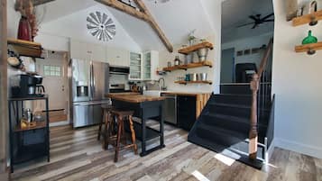 冰箱、微波炉、烤箱、炉灶