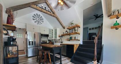 Charming Farmhouse at the base of the Uinta-Wasatch-Cache National Forest.